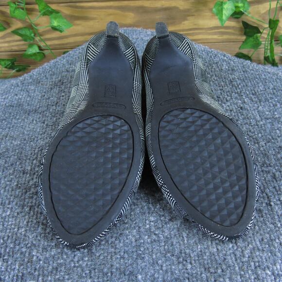 AEROSOLES Black and White Plaid Heels - Picture 7 of 7